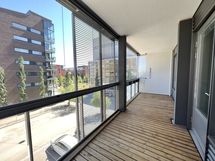 Suuri lasitettu parveke