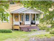 Päärakennuksen sisäänkäynti