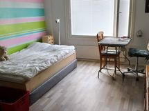 Toinen makuuhuone tai tarvittaessa vaikka työhuoneeksi.