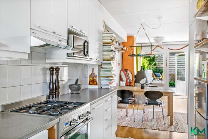 Paritalo, 4h, k, ruokailutila, sauna/kph/wc, vh, erill.wc, varasto, parveke, piha-alue, 107 m², Lippajärvi – pohled 3