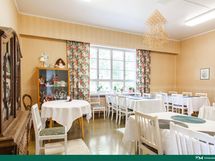 Päärakennuksen ruokasali