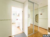 Eteistilasta kulku kodin toiseen makuuhuoneeseen