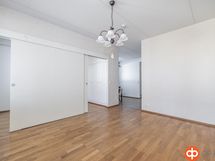 olohuone keittiöön päin