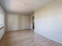 Kuva yläkerran toisesta makuuhuoneesta (2)