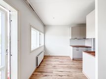 Keittiön yhteyteen ikkunan alle, sovitat mainiosti ruokailuryhmän.