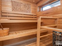 Kaunis sauna, jossa ikkunakin/ Vacker bastu med ett fönster