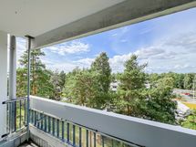 Näkymä parvekkeelta on lounaaseen.
