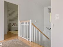 Portaat yläkerrasta kuvattuna.