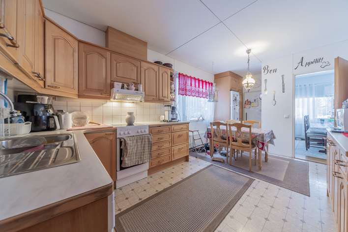 Omakotitalo, 6h+k+sauna+2 AUTON TALLI, 260/320 m², Friitala, Ulvila