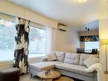 Olohuone, taustalla ruokailutila