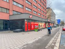 Kodin alakerrassa palvelee Sale.