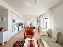 Huoneistossa on ilmalämpöpumppu tuomassa kesäkautena tarvittaessa viilennystä.