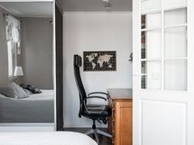 Makuuhuoneessa työnurkkaus