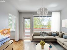 Valoisa olohuone (virtuaalikalustettuna)