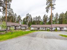 Näkymä taloyhtiön piha-alueelta