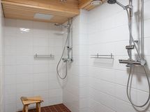 Taloyhtiön saunatila.