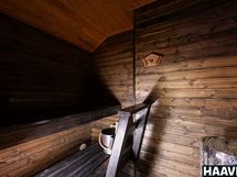 A-puolen yläkerran sauna