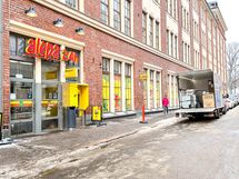 Lähipalvelut ovat monipuoliset ja lähikauppaan on kahden minuutin kävelymatka.