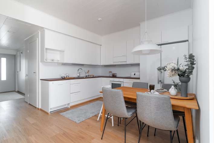 Rivitalo, (3-)4h, kt, s, 70 m², Jaakkola, Muurame