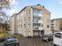 julkisivu kadulta päin