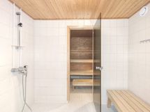 Taloyhtiön sauna kutsuu löylyihin.