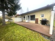 aurinkoinen piha etelään