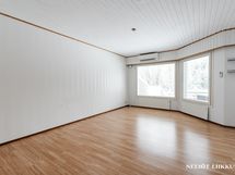Olohuoneesta käynti takapihalle