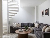 Alakerran lounge / leffahuone (virtuaalisesti kalustettu)