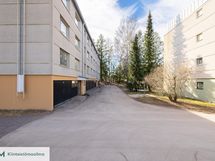 Asunto sijaitsee sisäpihan puoleisessa rakennuksessa
