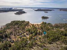 Järnö ja myytävä piha - Järnö och gården