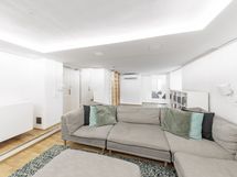 Kellarikerros ja näkymä portaikkoon ja makuuhuoneeseen 7