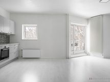 Ranskalainen parveke olohuoneen yhteydessä