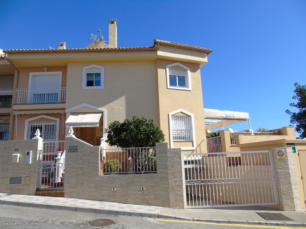 196 M Fuengirola 29640 Fuengirola Rivitalo 4h Myynnissa