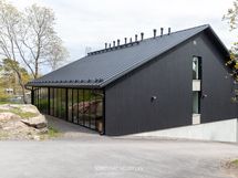 Vuonna 2021 valmistuneen talon arkkitehtuuri on kiehtovaa.
