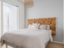 1. makuuhuoneessa myös vaatehuone