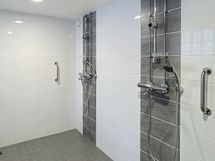 Taloyhtiön saunaosaston suihkuhuone