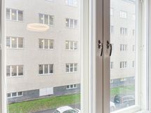 Ikkuna on idän suuntaan