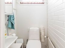 Yläkerran erillinen wc