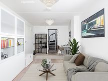 alakerran työ/vierashuone (digikalustettu)