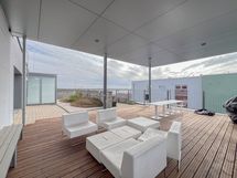 Taloyhtiön katolla on upeat puitteet vaikka kesäjuhlien pitoon.