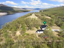 Rauhallinen ja luonnonläheinen sijainti Tenojoen varrella