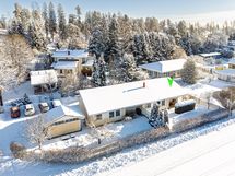 2 autopaikkaa/per asunto, iso oma varasto