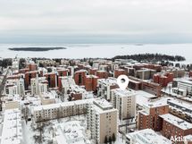 Parveke itään sisäpihalle