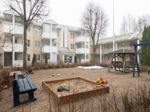 Taloyhtiön pihaa