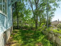 Tilaa myös talon takana