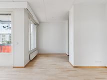 Ruokatila avautuu olohuoneeseen