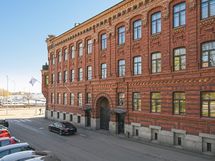 Taidokkaasti muurattu julkisivu