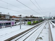 Leinelän juna-asemalle kävelee muutamassa minuutissa ja bussit kulkevat myös vierestä.