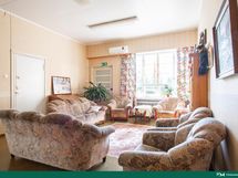 Päärakennuksen olohuone