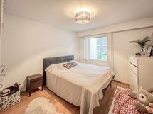 Makuuhuoneet ovat kivan kokoiset